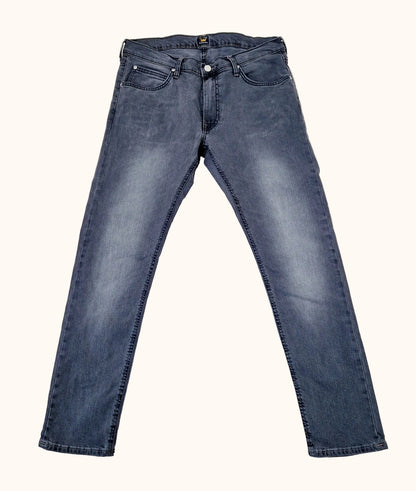 Einzigartige und nachhaltige Vintage Jeans in grau von Lee. Front.