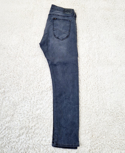 Einzigartige und nachhaltige Vintage Jeans in grau von Lee. Side.