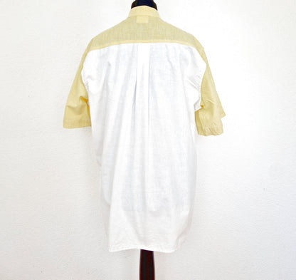 Einzigartiges und nachhaltiges Vintage Kurzarmshirt in weiss-gelb mit Stehkragen. Back.