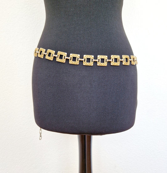 Einzigartiger und nachhaltiger Vintage Gürtel in gold-silber, Kette. Unique and sustainable vintage belt in gold-silver, chain. Front.
