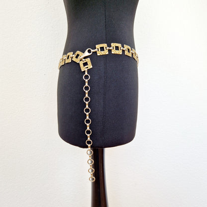 Einzigartiger und nachhaltiger Vintage Gürtel in gold-silber, Kette. Unique and sustainable vintage belt in gold-silver, chain. Side.
