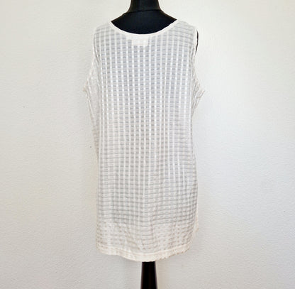 Einzigartiges und nachhaltiges Vintage Top in weiss, kariert. Unique and sustainable vintage top in white, checked. Back.
