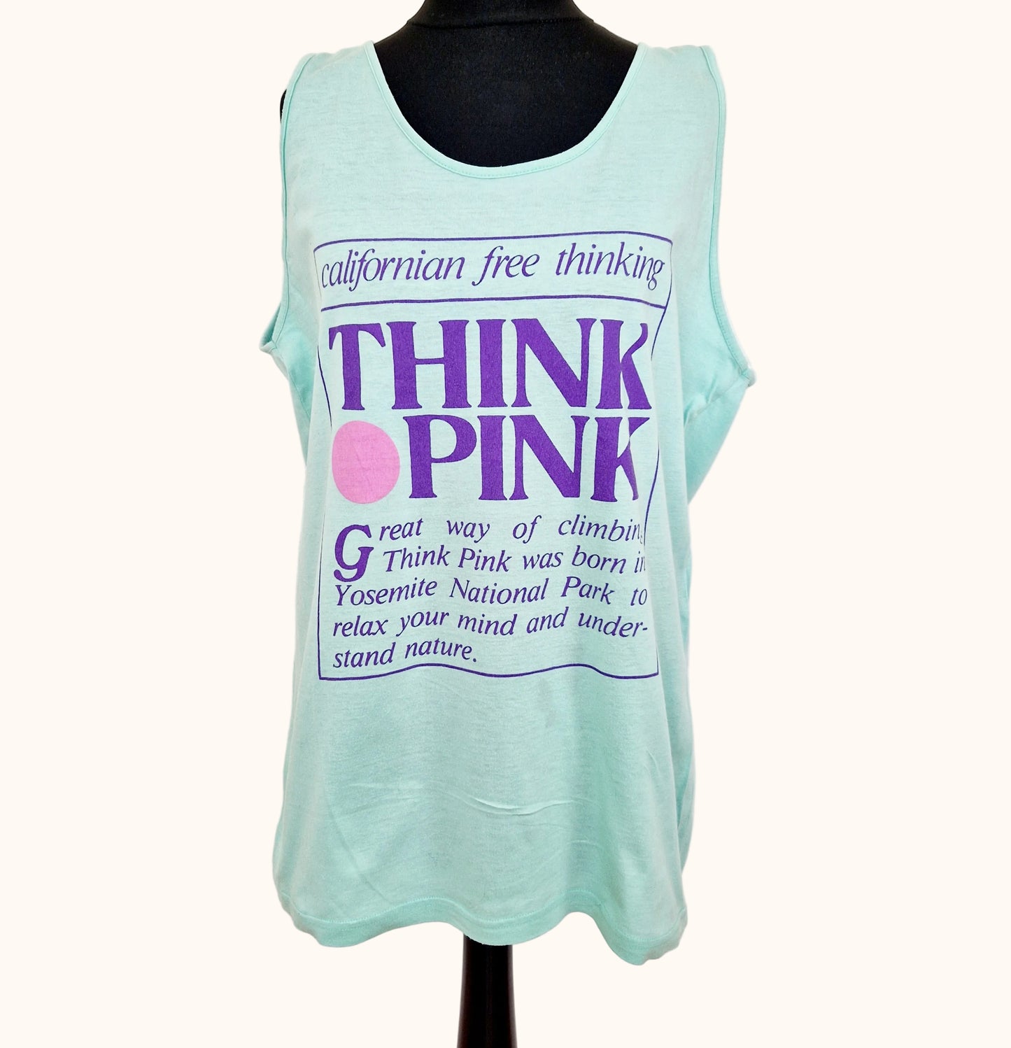 Einzigartiges und nachhaltiges Vintage Top in mint-violett-pink mit Schriftzug "THINK PINK". Front.