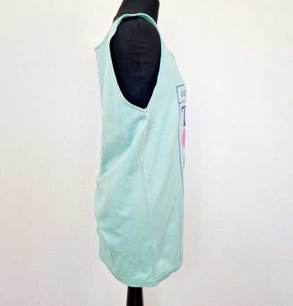 Einzigartiges und nachhaltiges Vintage Top in mint-violett-pink mit Schriftzug "THINK PINK". Side.