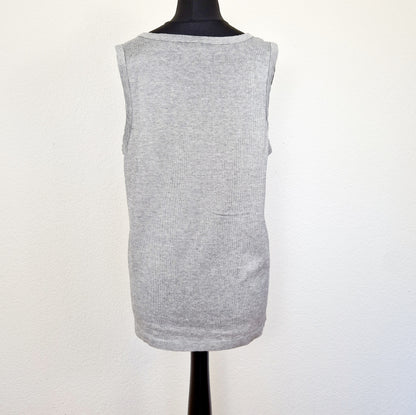 Einzigartiges und nachhaltiges Vintage Top in blau-weiss von FILA. Unique and sustainable vintage top in blue-white from FILA. Back.