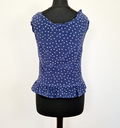 Einzigartiges und nachhaltiges Vintage Top in blau-weiss mit Punkten. Unique and sustainable vintage top in blue-white with polka dots. Back.