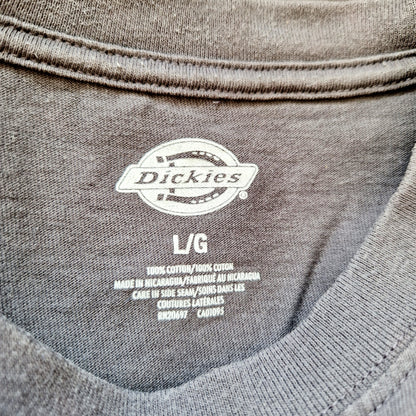 Einzigartiges und nachhaltiges Vintage T-Shirt in grau von Dickies. Unique and sustainable vintage t-shirt in grey from Dickies. Tag.