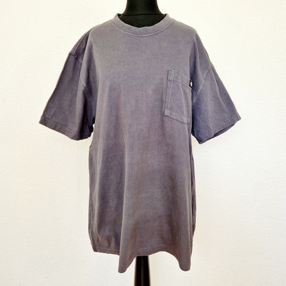 Einzigartiges und nachhaltiges Vintage T-Shirt in grau von Dickies. Unique and sustainable vintage t-shirt in grey from Dickies. Front. 