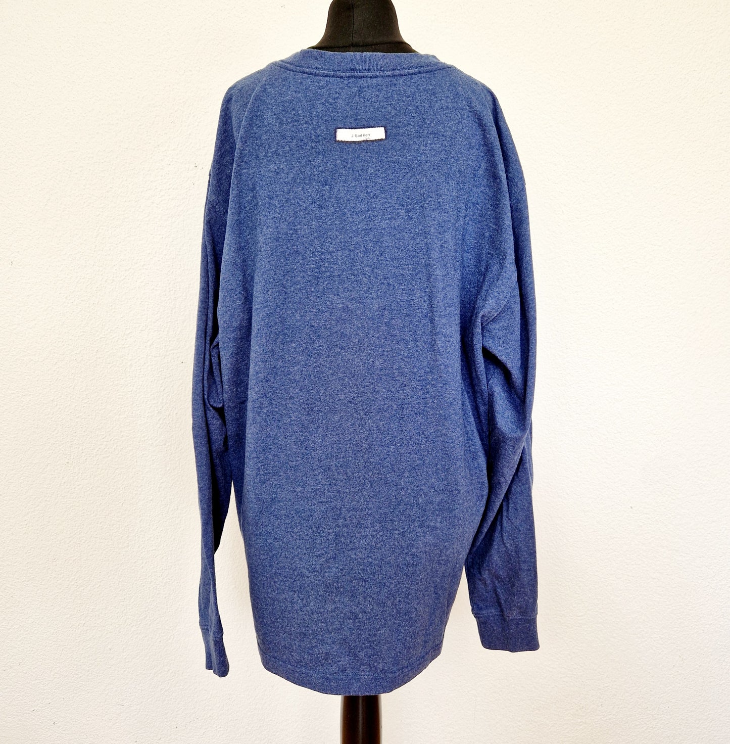 Einzigartiges und nachhaltiges Vintage Shirt in blau von Carhartt. Unique and sustainable vintage shirt in blue from Carhartt. Back.