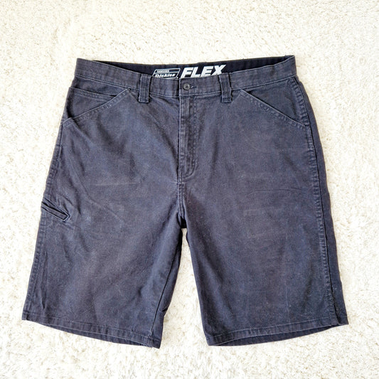 Einzigartige und nachhaltige Vintage Shorts in schwarz von Dickies. Unique and sustainable vintage shorts in black from Dickies. Front. 