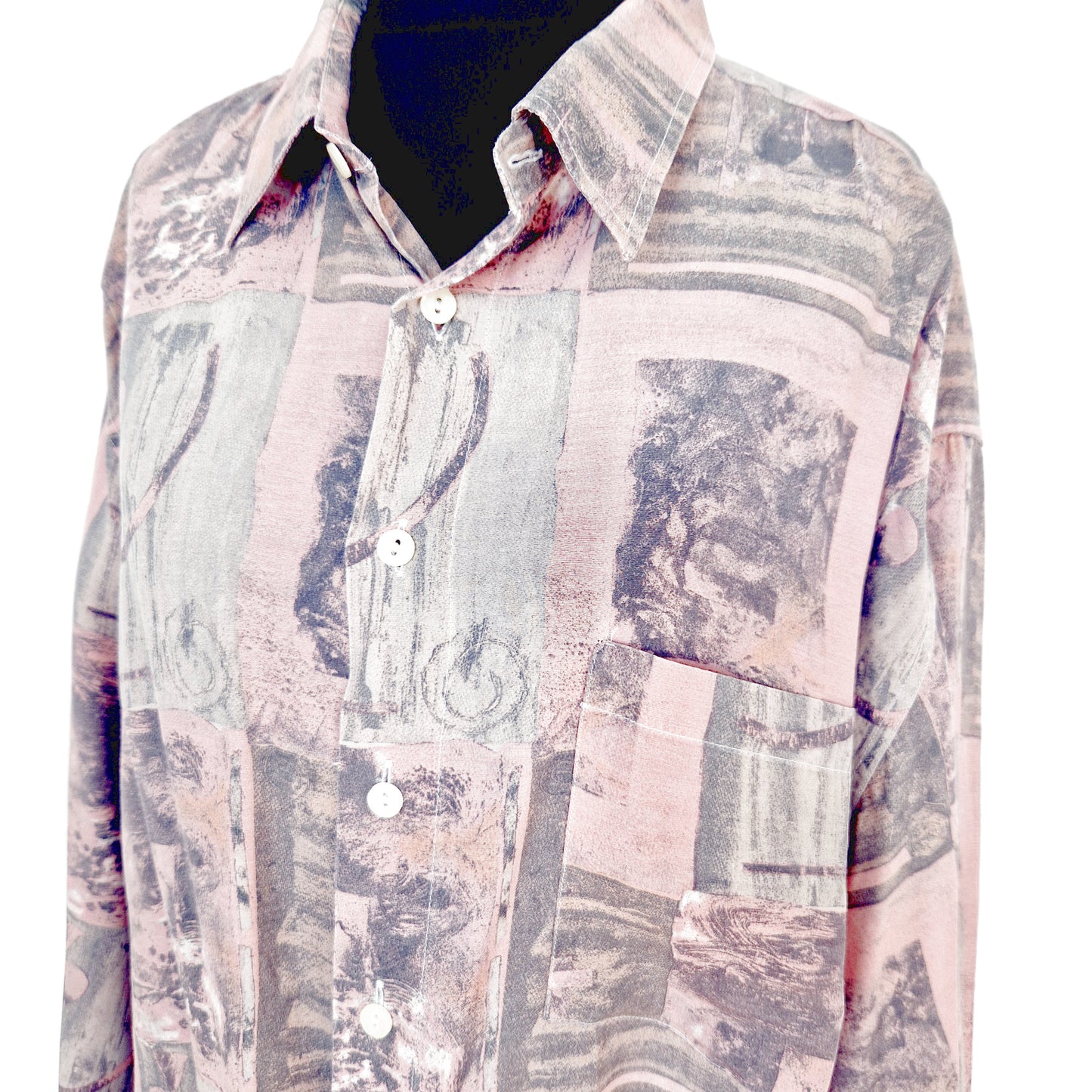 Einzigartiges und nachhaltiges Vintage Hemd in rosa-grau. Unique and sustainable vintage shirt in pink-grey. Close-up.