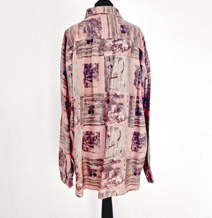 Einzigartiges und nachhaltiges Vintage Hemd in rosa-grau. Unique and sustainable vintage shirt in pink-grey. Back.
