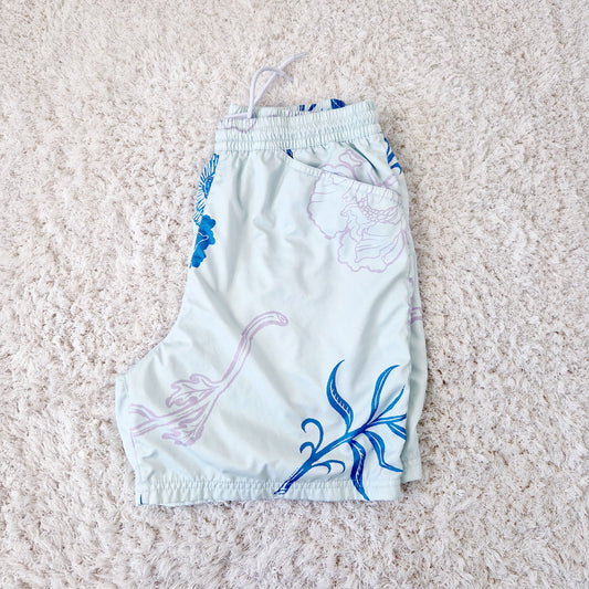 Einzigartige und nachhaltige Vintage Badeshorts in hellmint-blau-lila von Nike. Side.