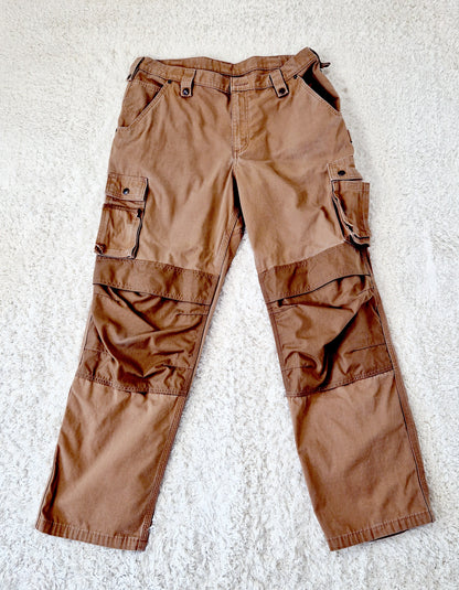 Einzigartige und nachhaltige Vintage Hose in caramell von Carhartt. Unique and sustainable vintage pants in caramell from Carhartt. Front.
