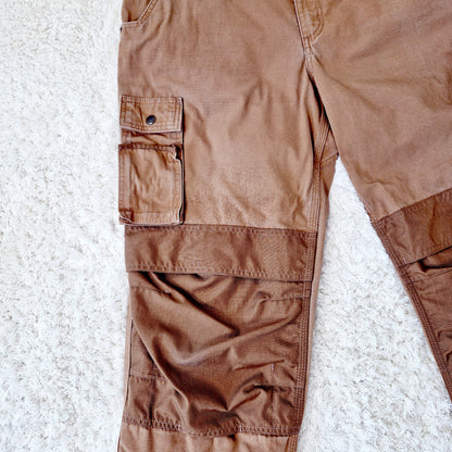 Einzigartige und nachhaltige Vintage Hose in caramell von Carhartt. Unique and sustainable vintage pants in caramell from Carhartt. Close-up 2.