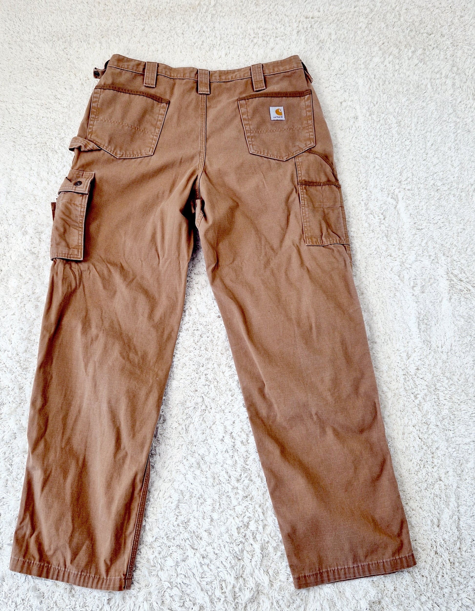 Einzigartige und nachhaltige Vintage Hose in caramell von Carhartt. Unique and sustainable vintage pants in caramell from Carhartt. Back.