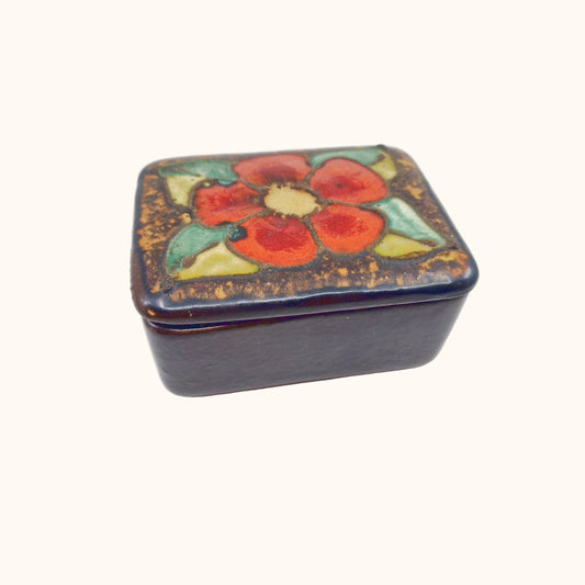 Einzigartige und nachhaltige Vintage Dose aus Keramik von Ruscha mit Blume. Side.
