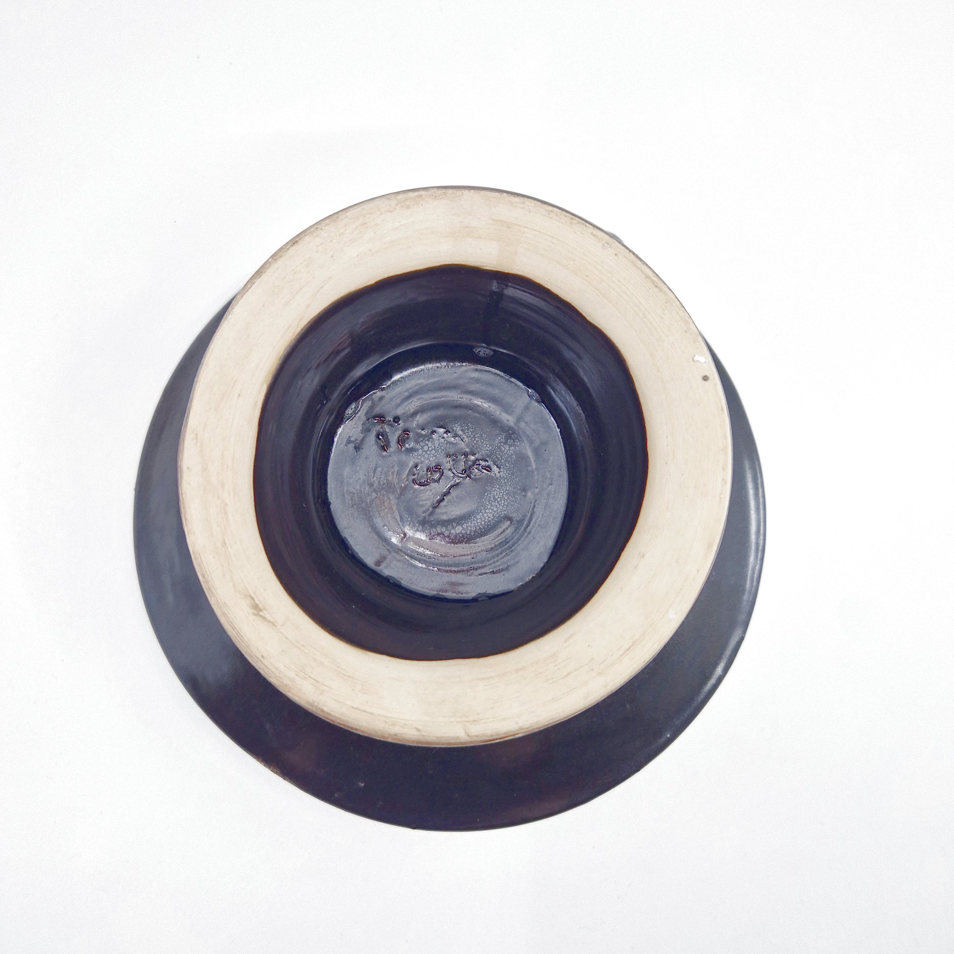 Einzigartige und nachhaltige Vintage Schale in schwarz-gelb mit Salamander. Below.