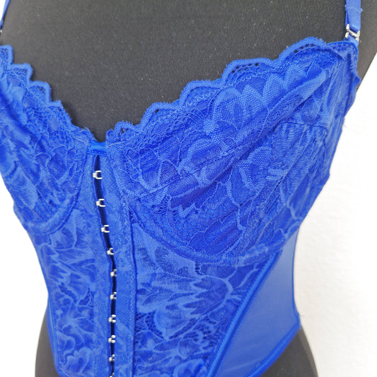 Einzigartiges und nachhaltiges Vintage Corset in blau. Unique and sustainable vintage corset in blue. Close-up.