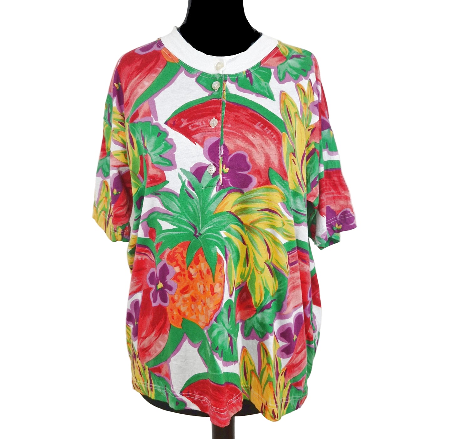 Einzigartiges und nachhaltiges Vintage T-Shirt in weiss-rot-grün mit Früchten. Front.