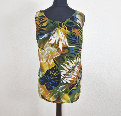 Einzigartiges und nachhaltiges Vintage Top in grün-ocker-weiss mit Blättern und Blumen. Back.