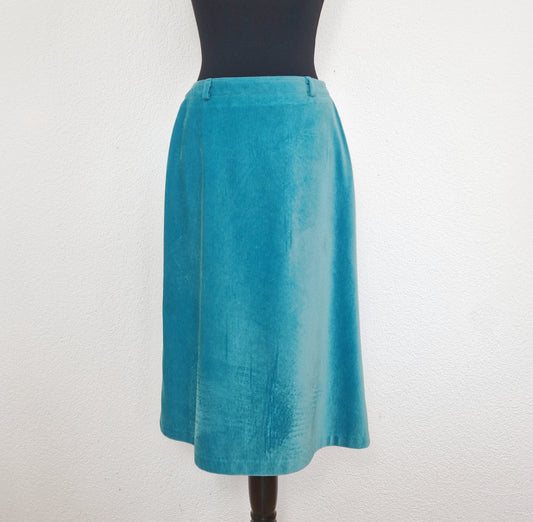 Einzigartiger und nachhaltiger Vintage Rock in türkis, Cord. Unique and sustainable vintage skirt in turquois, corduroy. Front. 