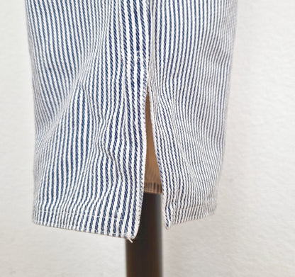 Einzigartige und nachhaltige Vintage Capri Hose in weiss-blau gestreift. Close-up 2.