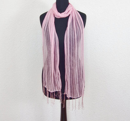 Einzigartiger und nachhaltiger Vintage Schal in rosa mit Streifen. Unique and sustainable vintage scarf in pink with stripes. Front 2.
