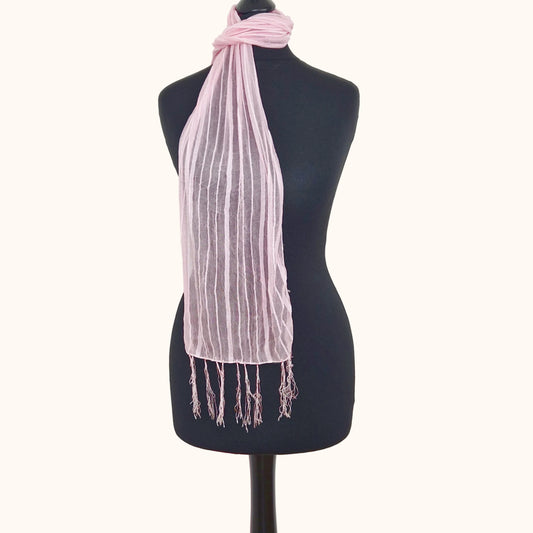 Einzigartiger und nachhaltiger Vintage Schal in rosa mit Streifen. Unique and sustainable vintage scarf in pink with stripes. Front 3.