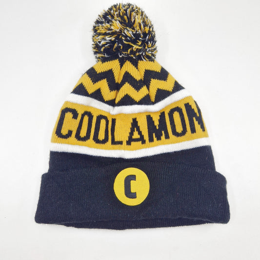 Einzigartige und nachhaltige Vintage Mütze/Beanie in schwarz-gelb-weiss, Coolamon. Unique and sustainable vintage beanie in black-yellow-white, Coolamon. Front.