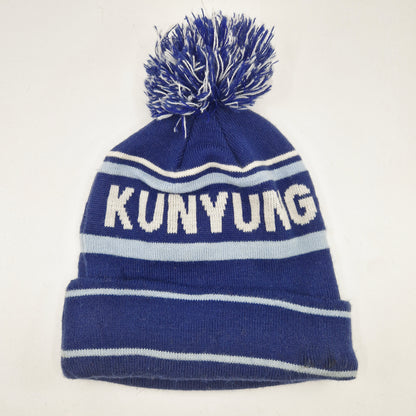 Einzigartige und nachhaltige Vintage Mütze/Beanie in dunkelblau-hellblau-weiss, Kunyung. Unique and sustainable vintage beanie in dark blue-light blue-white, Kunyung. Front.