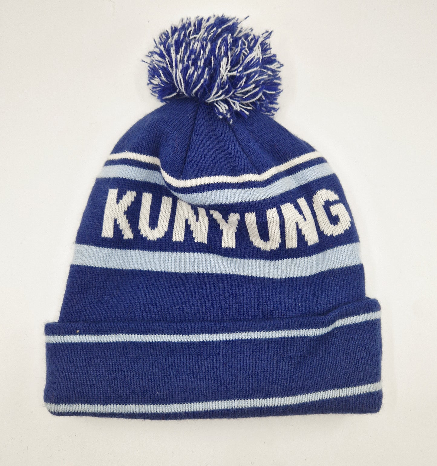 Einzigartige und nachhaltige Vintage Mütze/Beanie in dunkelblau-hellblau-weiss, Kunyung. Unique and sustainable vintage beanie in dark blue-light blue-white, Kunyung. Back.