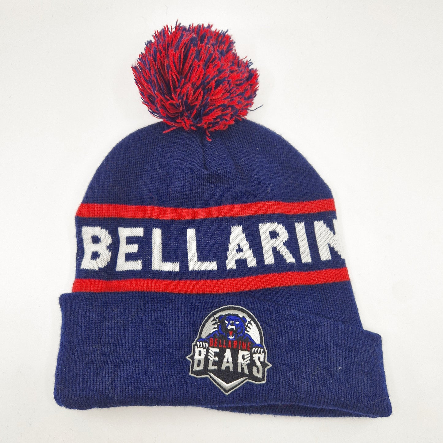 Einzigartige und nachhaltige Vintage Mütze/Beanie in dunkelblau-rot-weiss, Bellarine Bears. Unique and sustainable vintage beanie in dark blue-red-white, Bellarine Bears. Front.