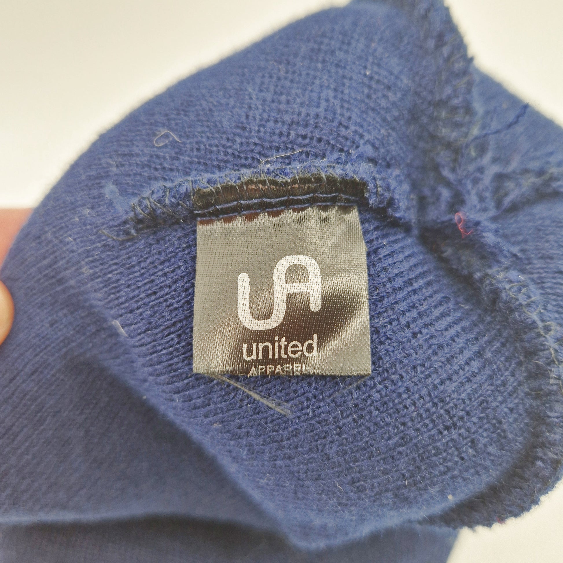 Einzigartige und nachhaltige Vintage Mütze/Beanie in dunkelblau-rot-weiss, Bellarine Bears. Unique and sustainable vintage beanie in dark blue-red-white, Bellarine Bears. Tag.