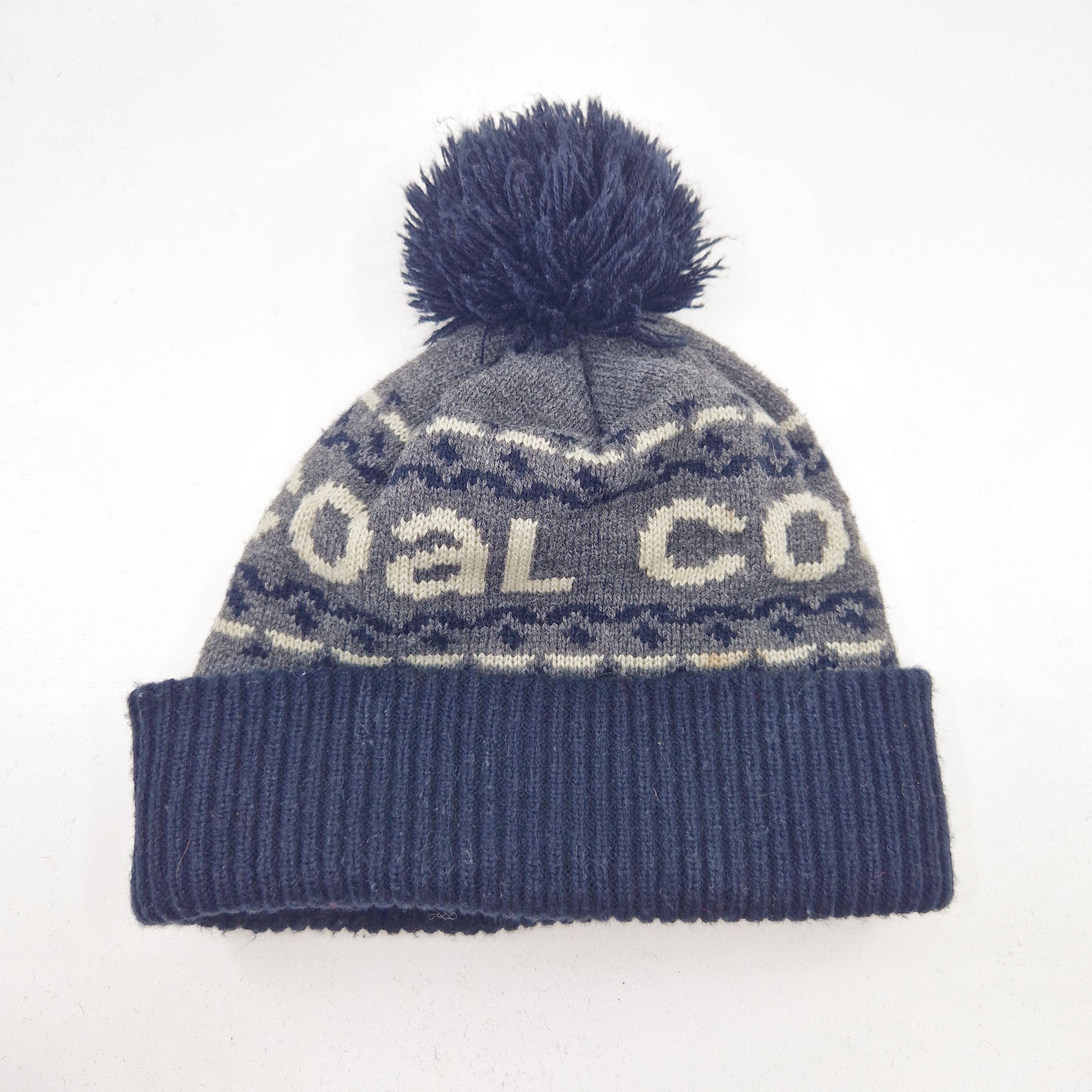 Einzigartige und nachhaltige Vintage Mütze/Beanie in schwarz-dunkelgrau-hellgrau, coal. Unique and sustainable vintage beanie in black-dark grey-light grey, coal. Back.