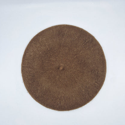 Einzigartiges und nachhaltiges Vintage Beret in braun. Unique and sustainable vintage beret in brown. Above.
