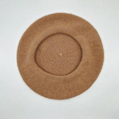 Einzigartiges und nachhaltiges Vintage Beret in beige. Unique and sustainable vintage beret in beige. Below.