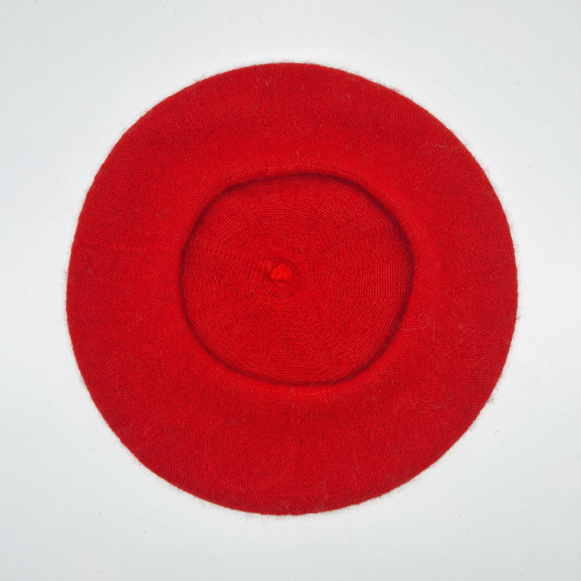 Einzigartiges und nachhaltiges Vintage Beret in rot. Unique and sustainable vintage beret in red. Below.