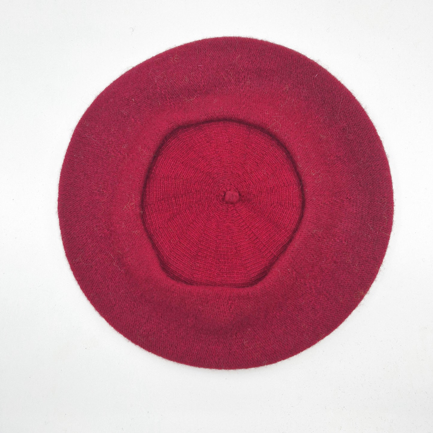 Einzigartiges und nachhaltiges Vintage Beret in weinrot. Unique and sustainable vintage beret in burgundy. Below.