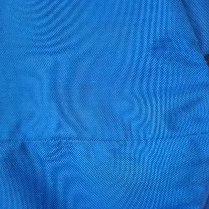 Einzigartiger und nachhaltiger Vintage Rucksack in blau von Eastpak. Unique and sustainable Vintage backpack in blue from Eastpak. Stains.