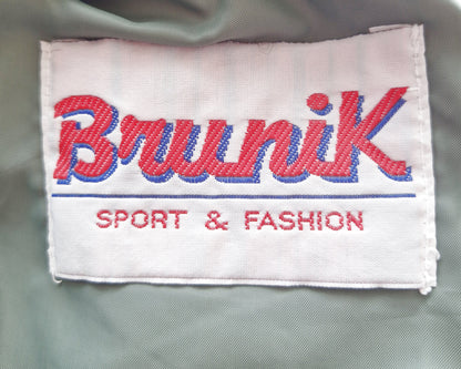 Einzigartiger und nachhaltiger Vintage Skinazug in fuchsia. Unique and sustainable vintage ski suit in fuchsia. Tag.