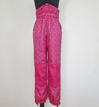Einzigartige und nachhaltige Vintage Skihose in pink. Einzigartige und nachhaltige Vintage Skihose in pink. Back.