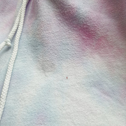 Einzigartige und nachhaltige Vintage Adidasshorts in hellblau-lila-pink. Imperfection