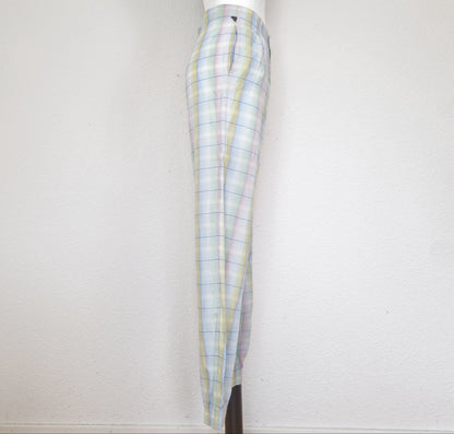 Einzigartige und nachhaltige Vintage Hose in weiss-rosa-hellblau mit Karo. Side.