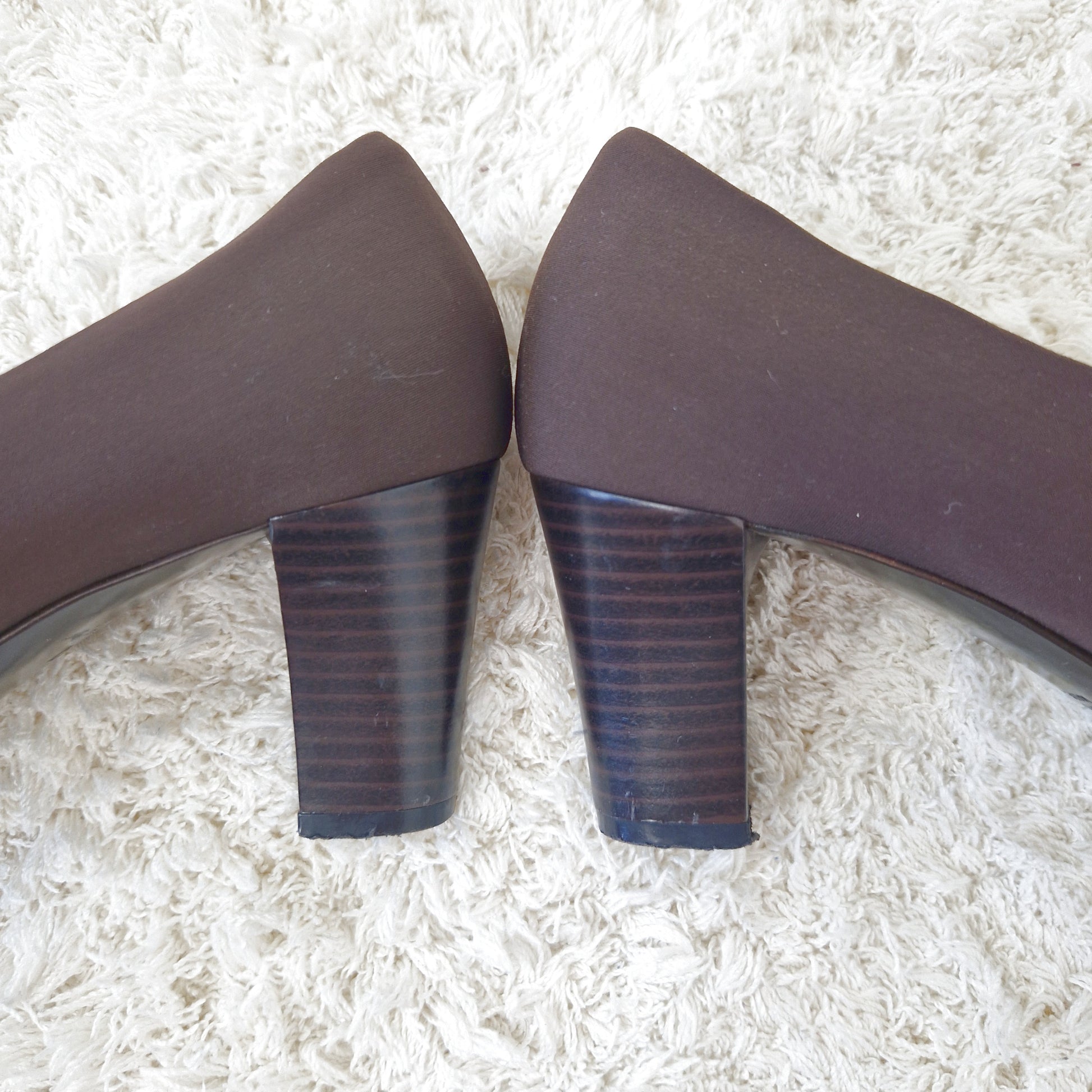 Einzigartigeund nachhaltige Vintage Schuhe in braun. Unique and sustainable vintage shoes in brown. Heels.