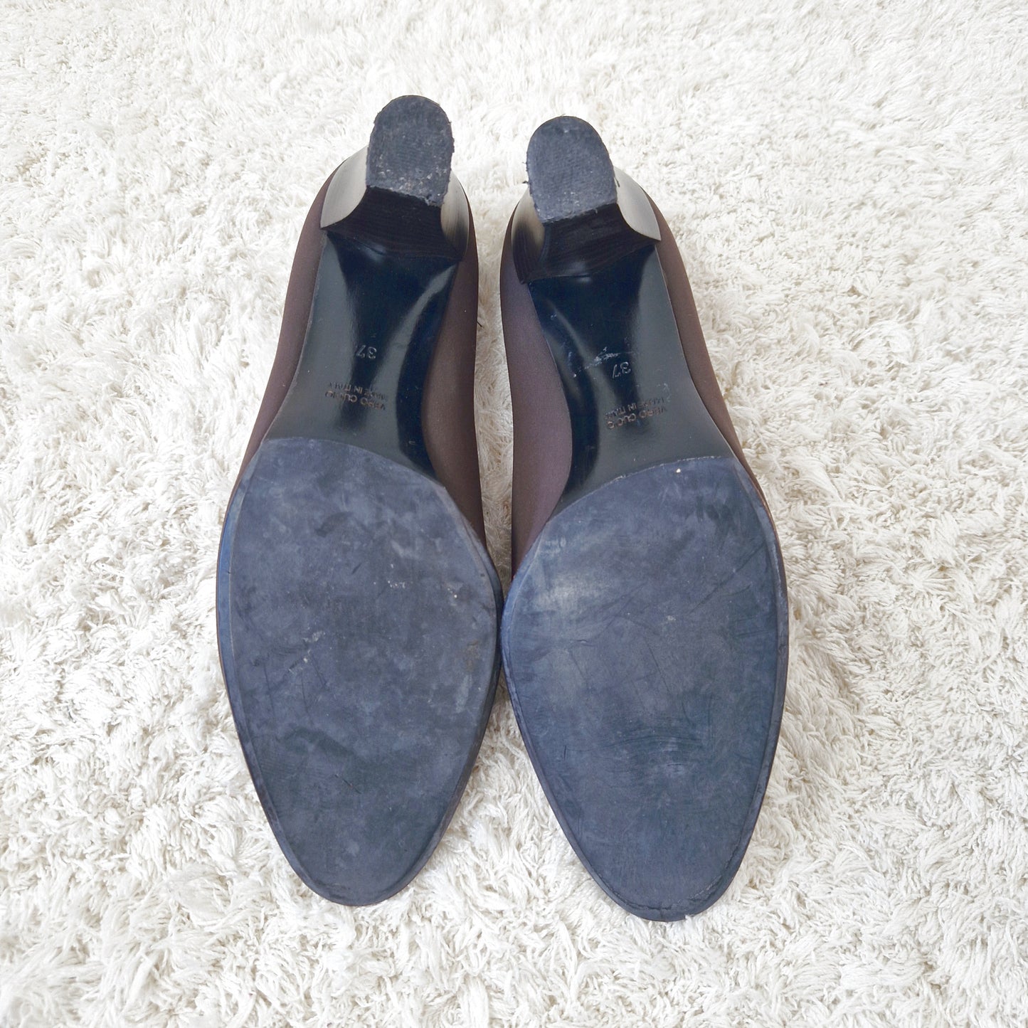Einzigartigeund nachhaltige Vintage Schuhe in braun. Unique and sustainable vintage shoes in brown. Soles.