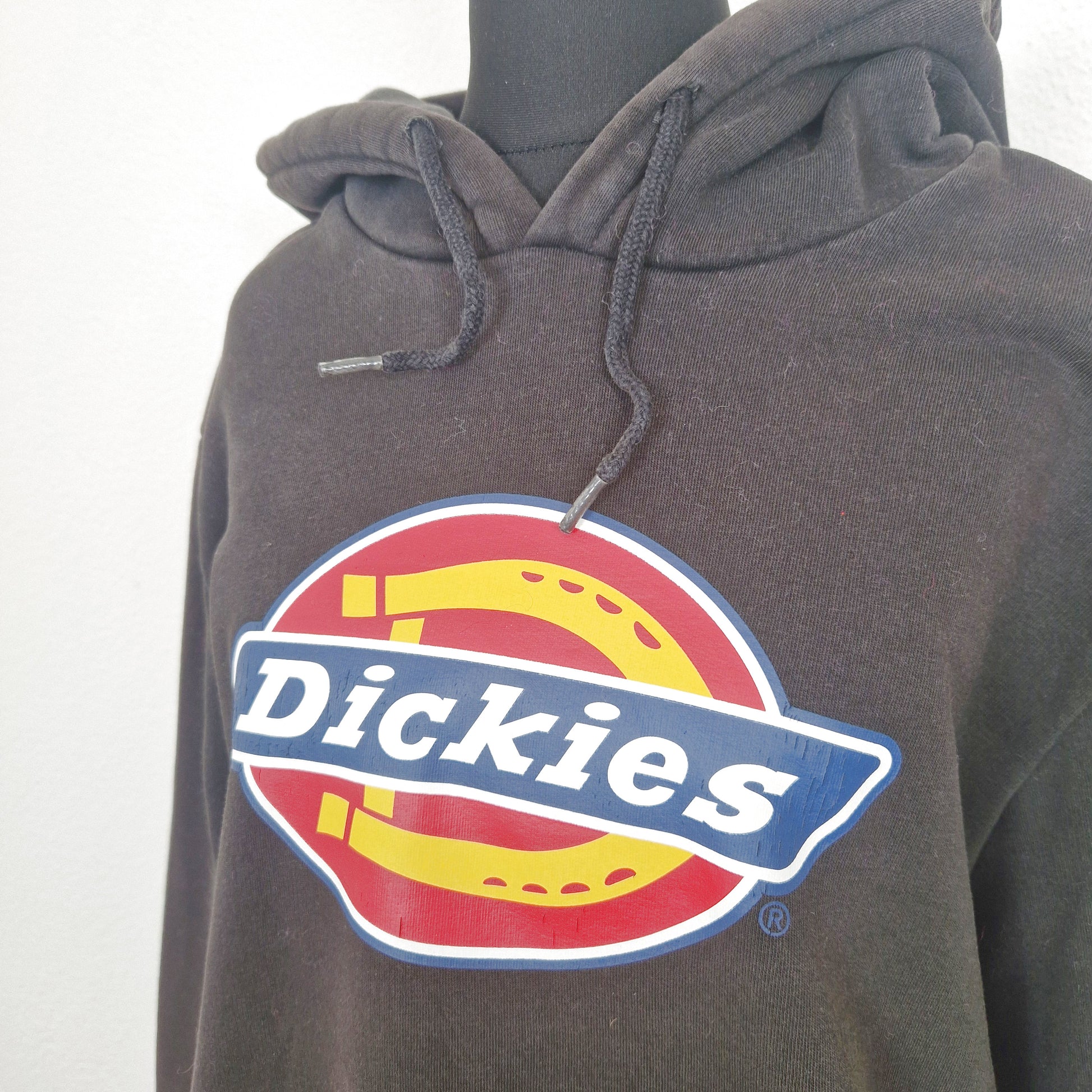 Einzigartiger und nachhaltiger Vintage Hoodie, Dickies. Unique and sustainable vintage hoodie, Dickies. Close-up.