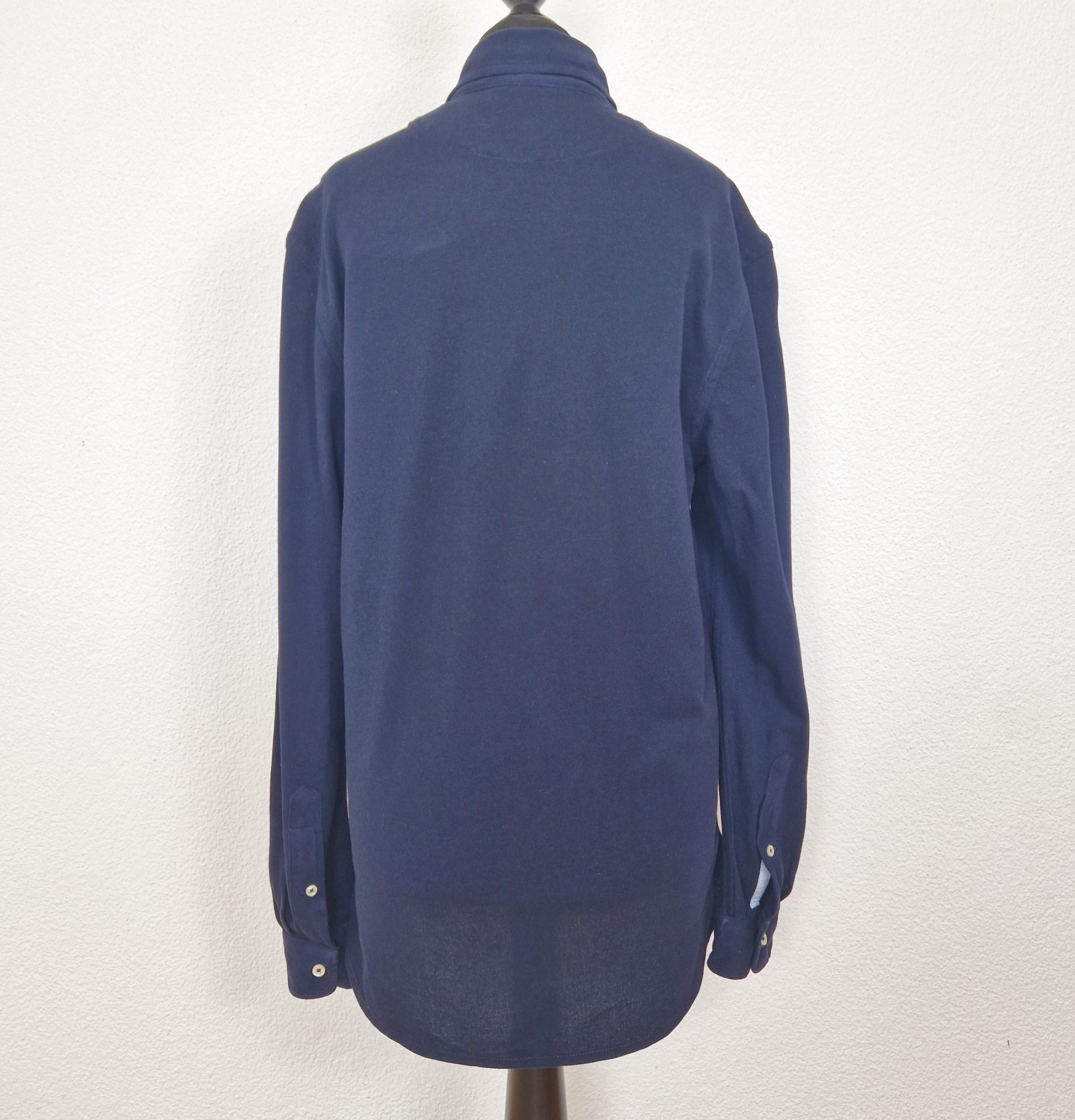 Einzigartiges und nachhaltiges Vintage Poloshirt, Langarm, in dunkelblau, Ralph Lauren. Unique and sustainable vintage poloshirt, long sleeves, in dark blue, Ralph Lauren. Back.