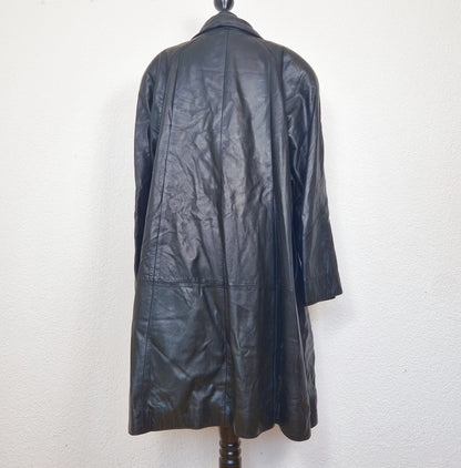 Einzigartiger und nachhaltiger Vintage Ledermantel in schwarz. Back.