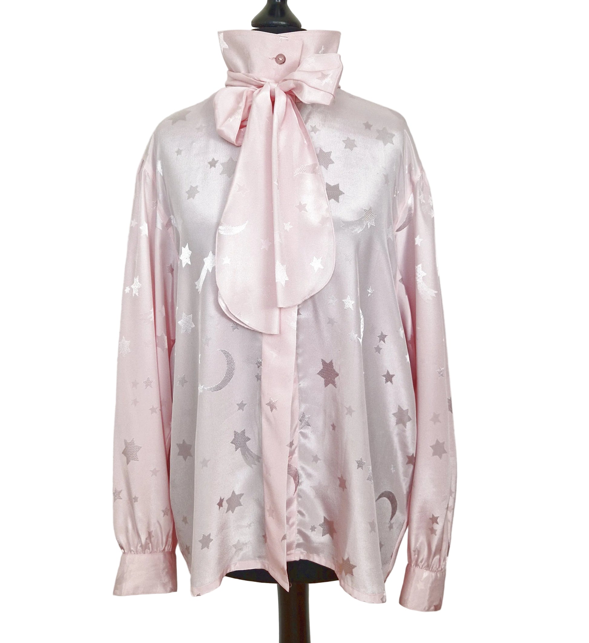 Einzigartige und nachhaltige Vintage Bluse in rosa mit Sternen. Front.